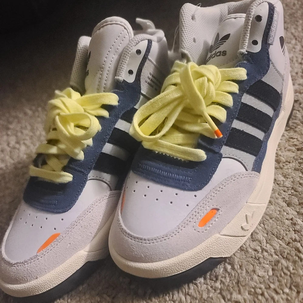 Adidas H00173 Shoes 5.5 or women's 6.5 - Picture 6 of 9